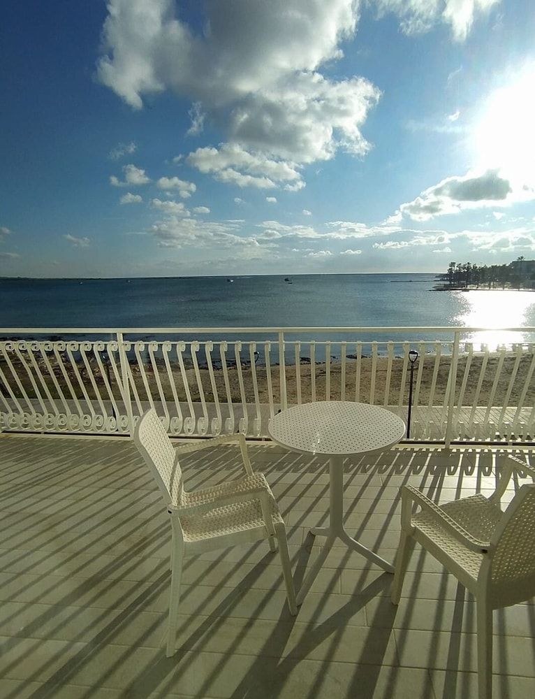 HOTEL GRAN PARADISE Luxury Quadruple Room 2