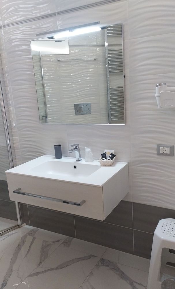 HOTEL GRAN PARADISE Luxury Quadruple Room 3