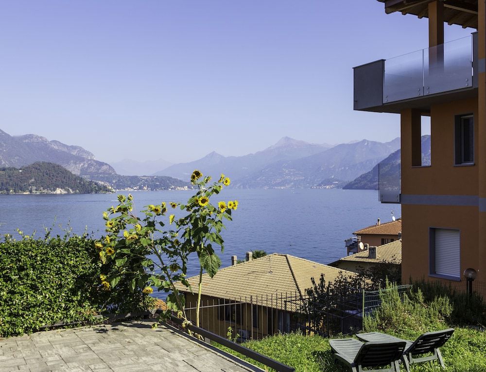 Classic Condo, Lake View