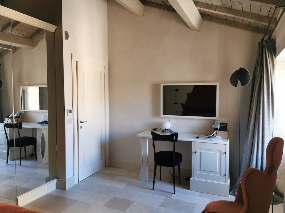 Palazzo Maresgallo Deluxe Room 3