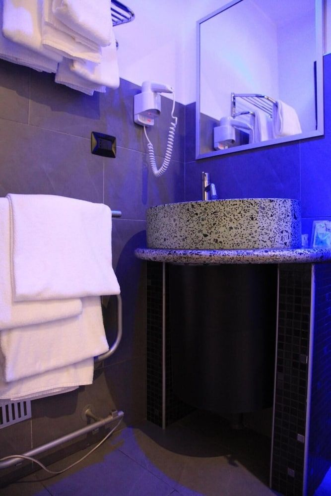 Room in B&B - Bella Pescara B&b - Abruzzo, Italy Room, 1 Bedroom, Balcony 13