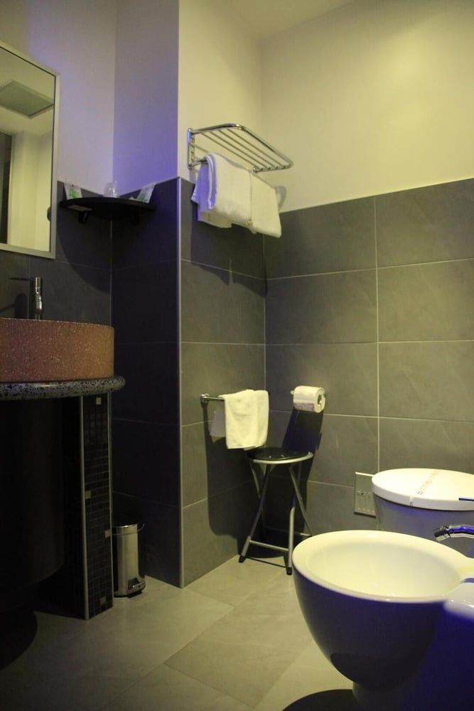 Room in B&B - Bella Pescara B&b - Abruzzo, Italy Room, 1 Bedroom, Balcony 16