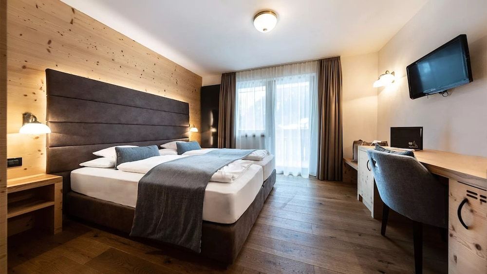 Classic Double or Twin Room, Balcony