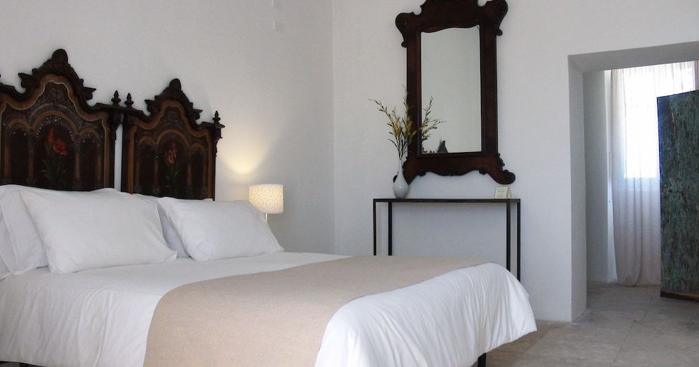 Superior Room, 1 Queen Bed, Courtyard Area, Adult only