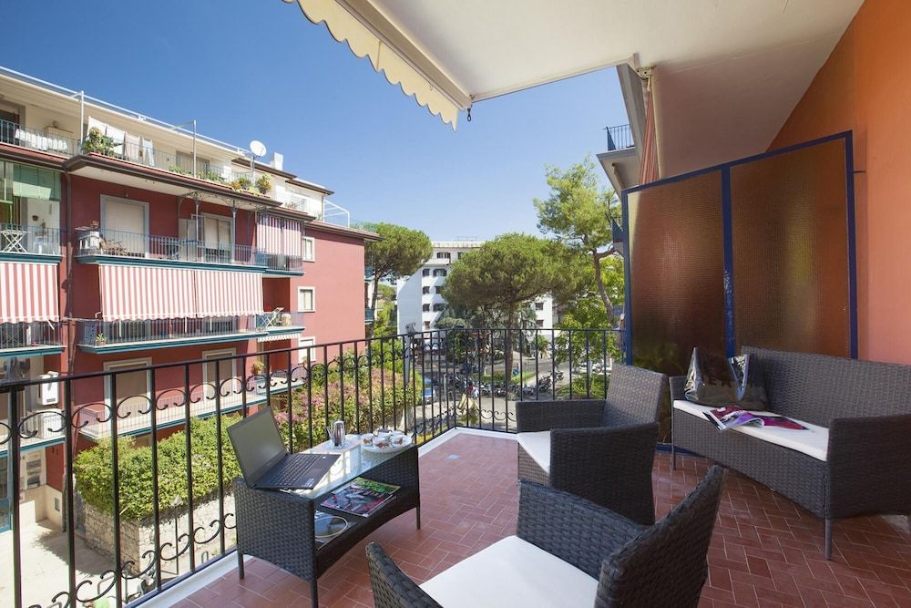 Apartment, Smoking