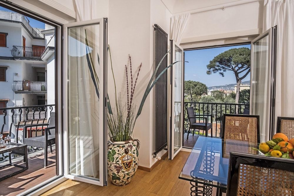 Apartment, Smoking
