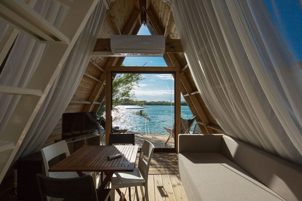 Laghi Nabi Tenda bordo Lago 6