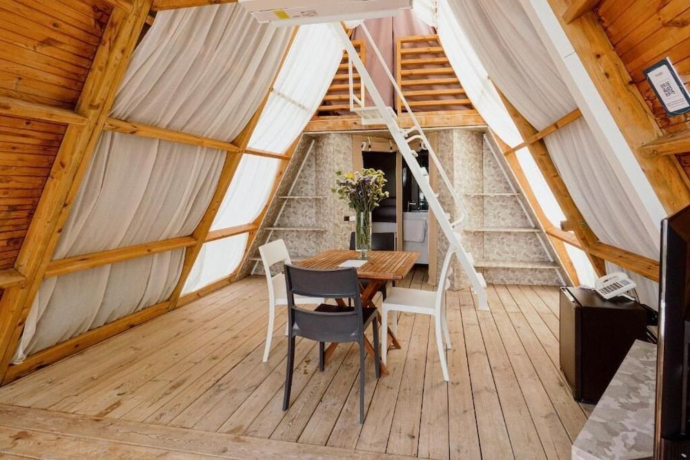 Laghi Nabi Tenda bordo Lago 4