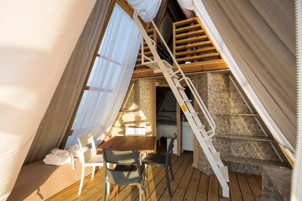 Laghi Nabi Tenda bordo Lago 3