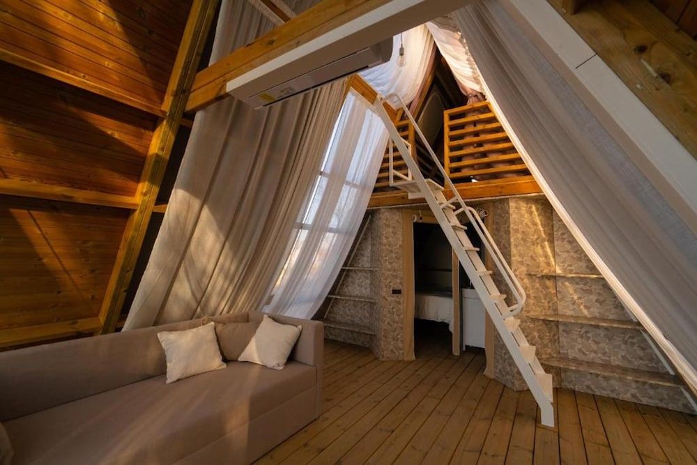 Laghi Nabi Tenda bordo Lago