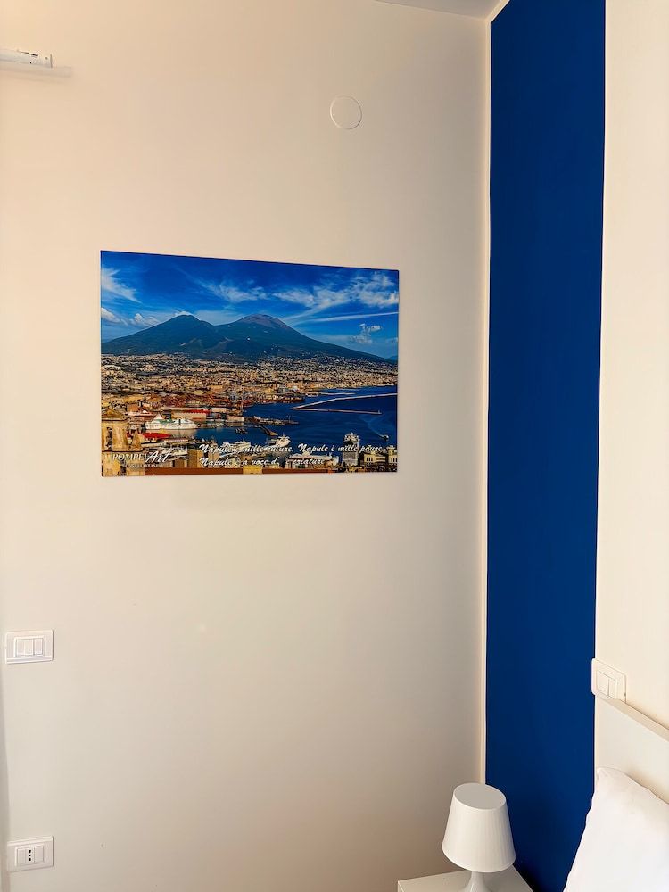 Pompei Art Deluxe Quadruple Room 6