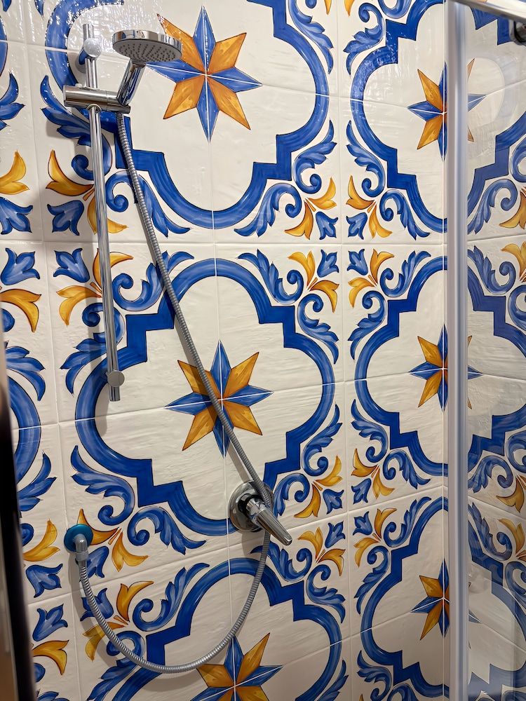 Pompei Art Deluxe Quadruple Room 17