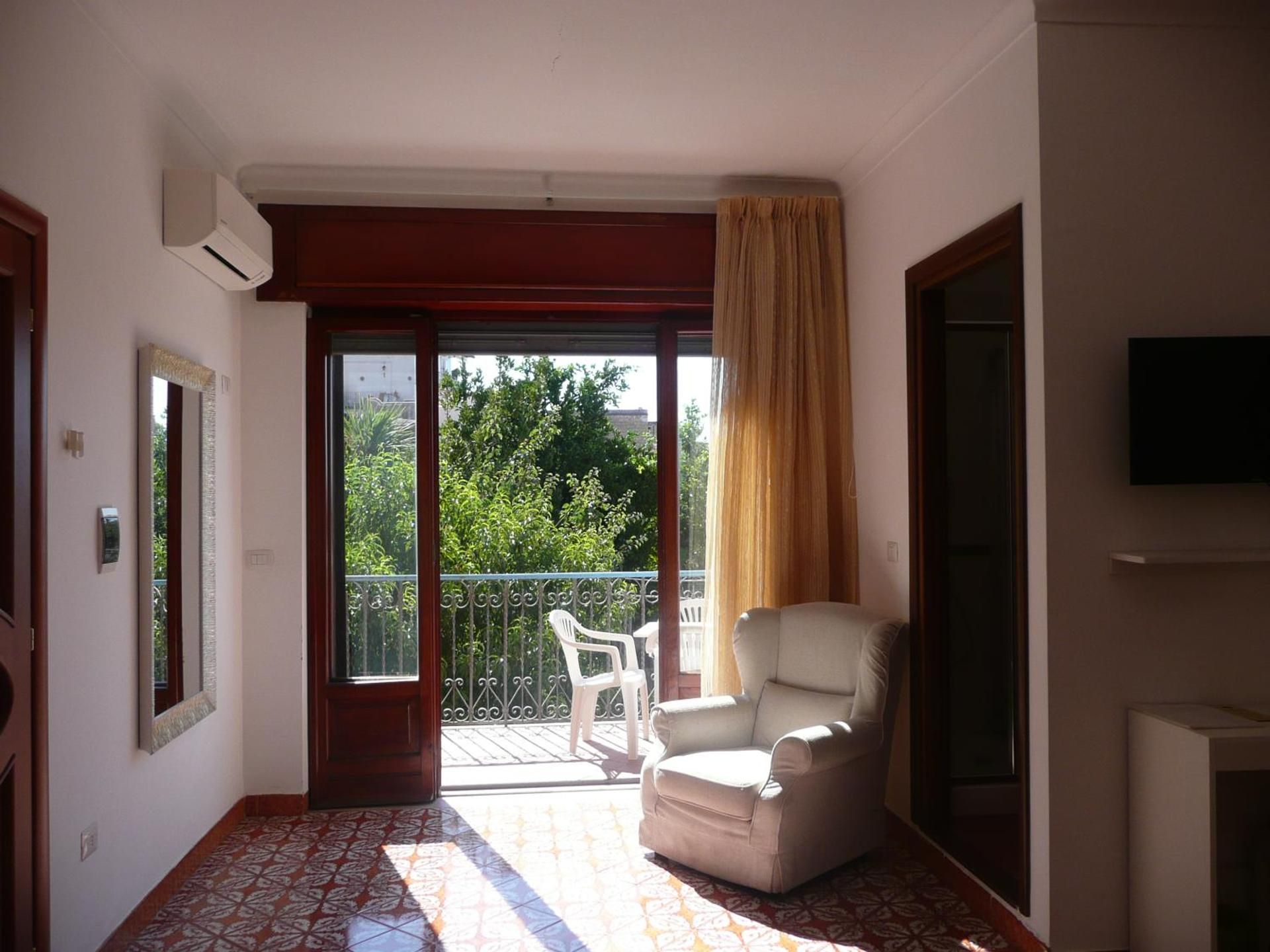 GARDEN HOUSE ERCOLANO Deluxe Quadruple Room 4