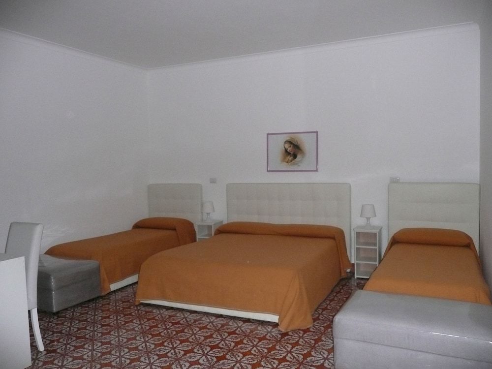 GARDEN HOUSE ERCOLANO Deluxe Quadruple Room