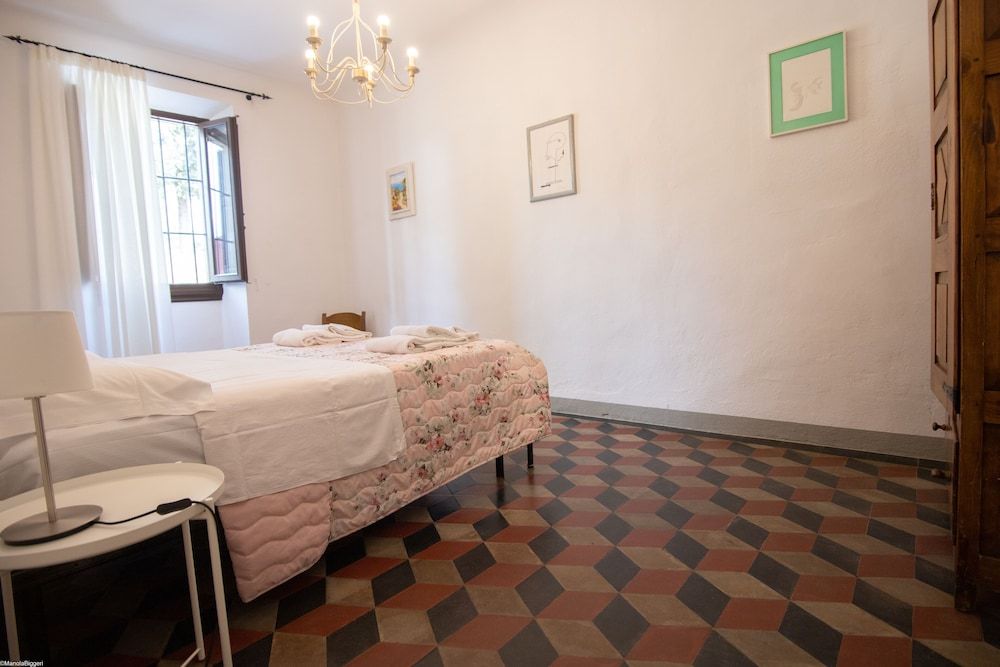 Traditional Apartment, 3 Bedrooms, Hill View