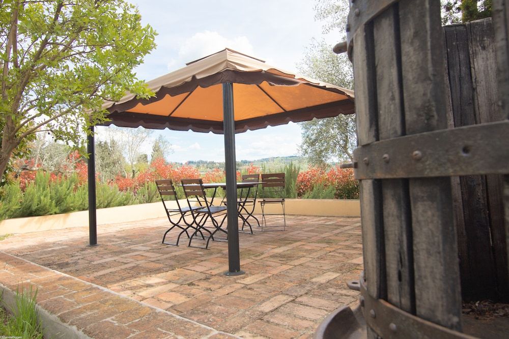 Classic Apartment, Patio, Hill View