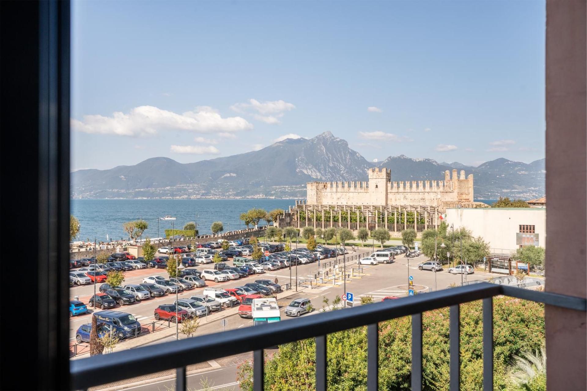 Deluxe Double or Twin Room with Lake View