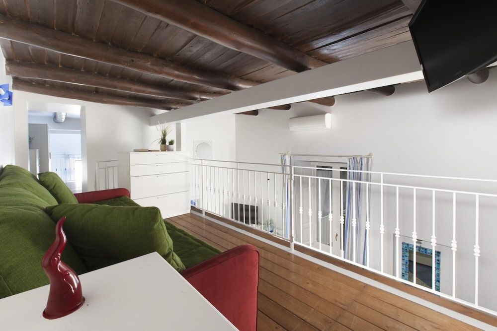 Apartment, Smoking