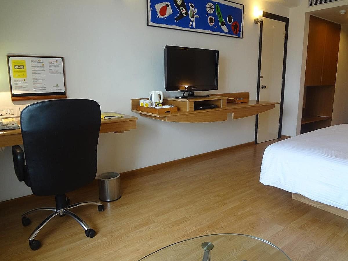 Lemon Tree Hotel, Ahmedabad Business Room 4