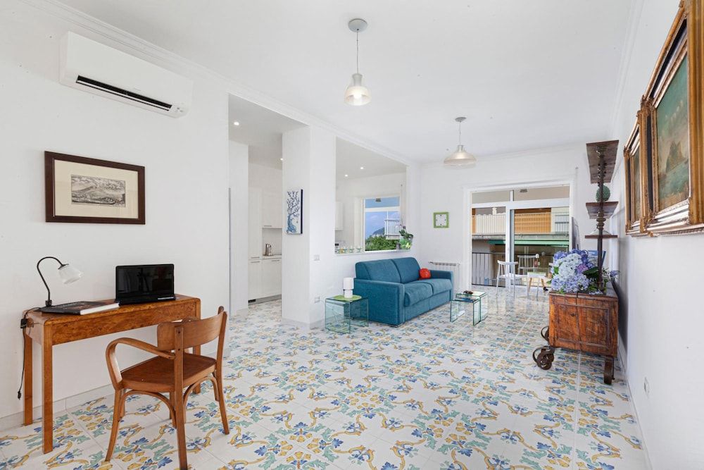 Apartment, Smoking