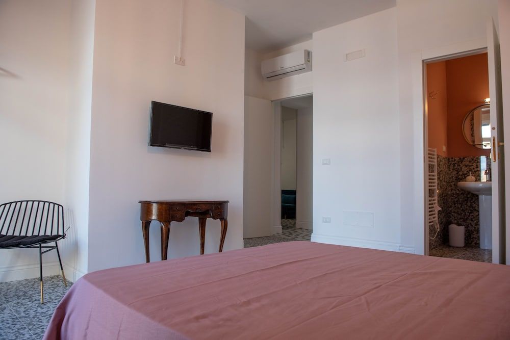 U'Panare Anna Fougez, 1 queen bed 8