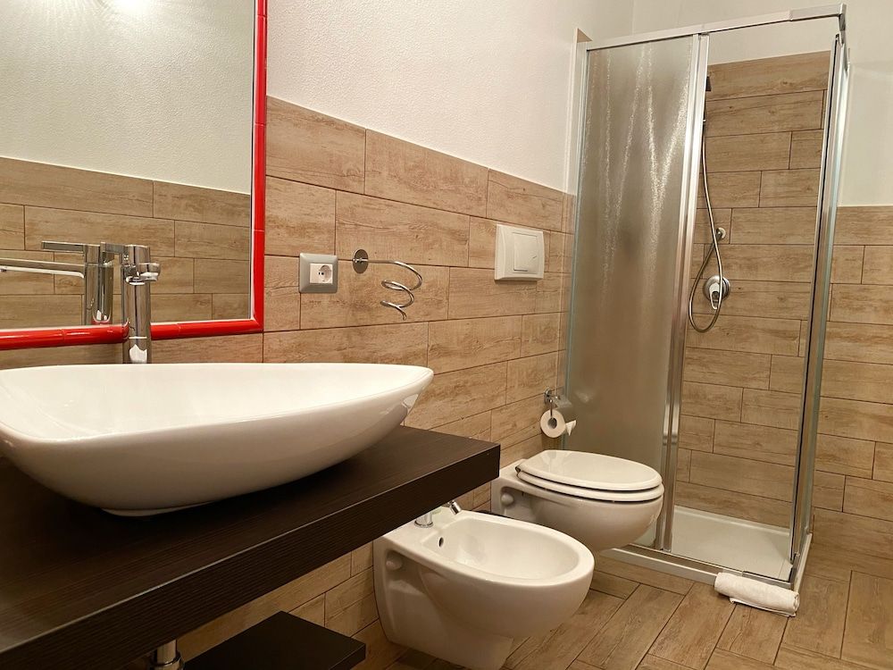 Gioia Guesthouse Deluxe Triple Room 2