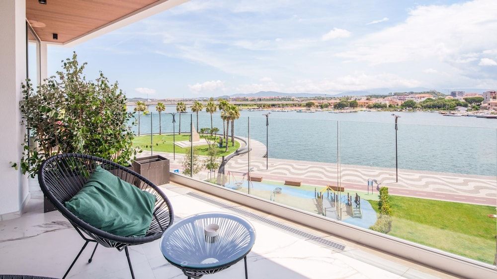 Welcomely - Deluxe Room - Amii Stewart Studio 16