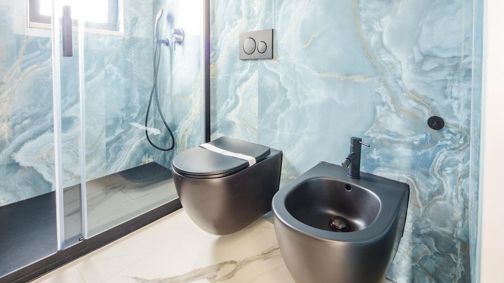 Welcomely - Deluxe Room - Amii Stewart Studio 22