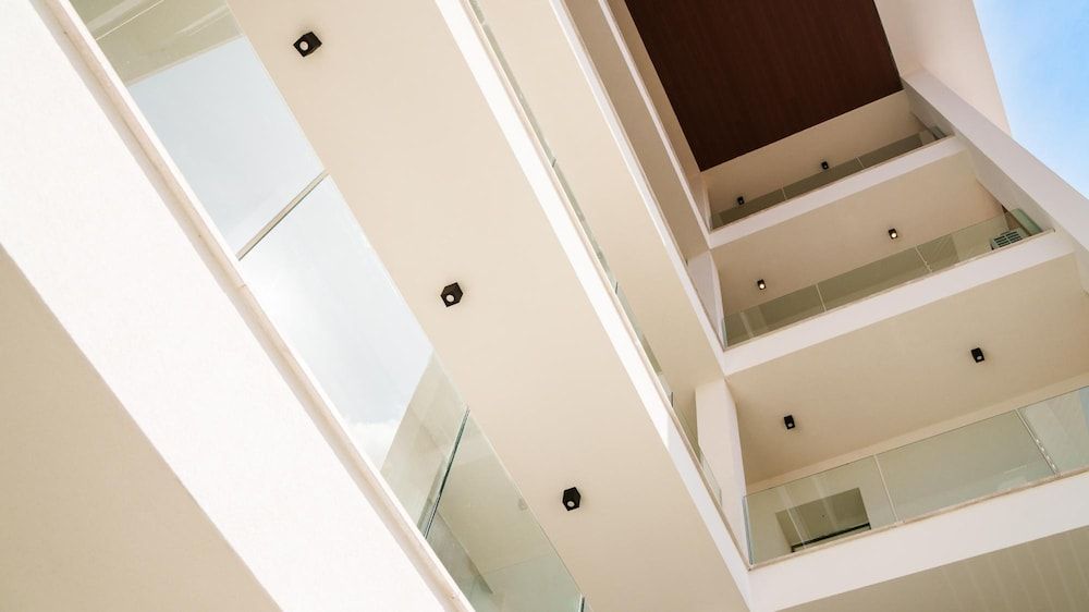 Welcomely - Deluxe Room - Charles Aznavour Studio 24