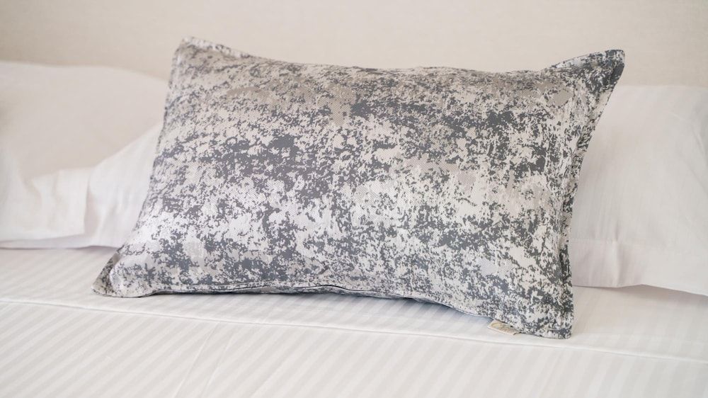 Welcomely - Deluxe Room - Charles Aznavour Studio 20