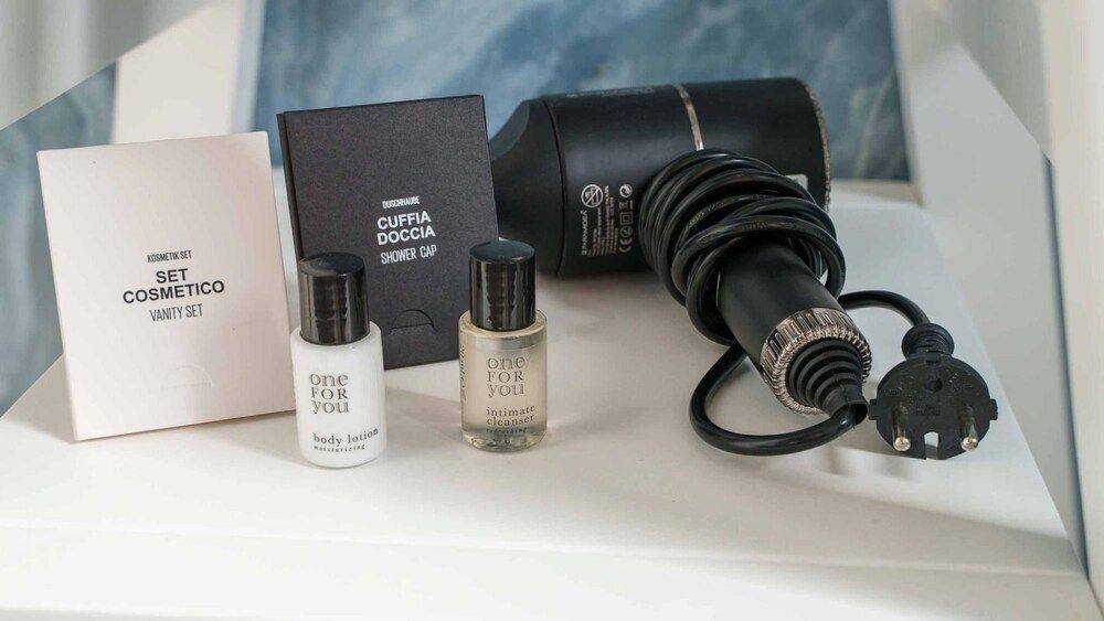 Welcomely - Deluxe Room - Charles Aznavour Studio 37