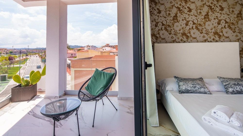 Welcomely - Deluxe Room - Charles Aznavour Studio 21