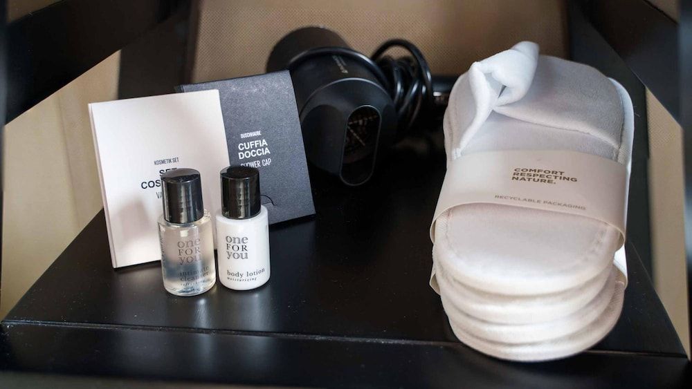 Welcomely - Deluxe Room - Charles Aznavour Studio 36