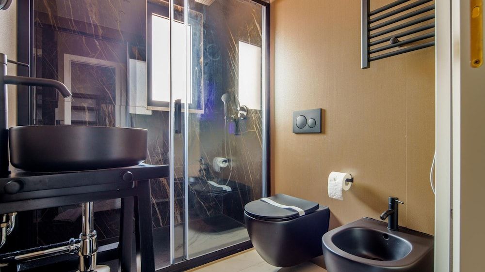 Welcomely - Deluxe Room - Frank Sinatra Studio 21