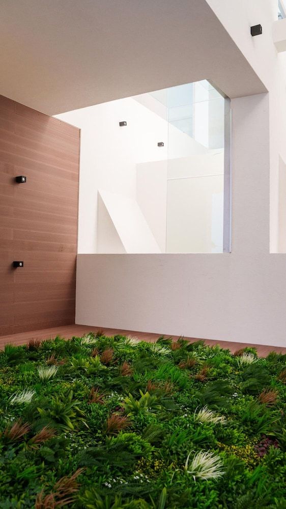 Welcomely - Deluxe Room - Frank Sinatra Studio 23