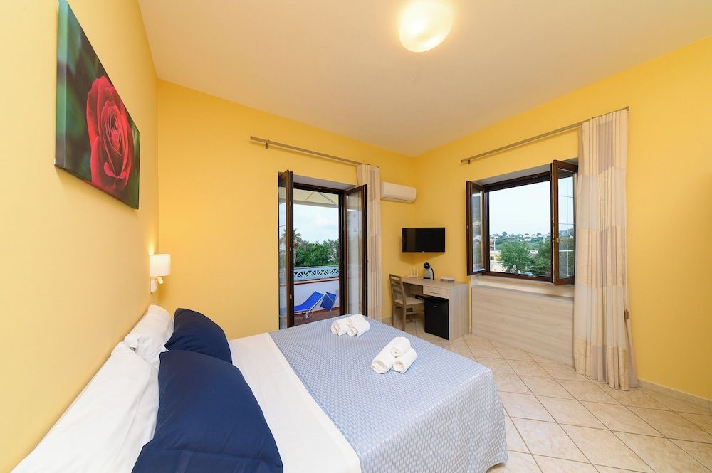 B&B La Rosa Deluxe Room, Hot Tub, Garden View 4