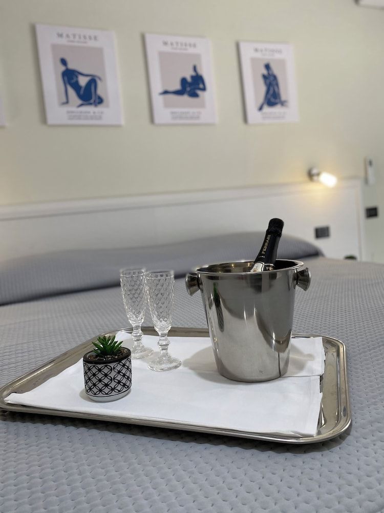 Scala dei Turchi Palace Suites Deluxe Triple Room 2