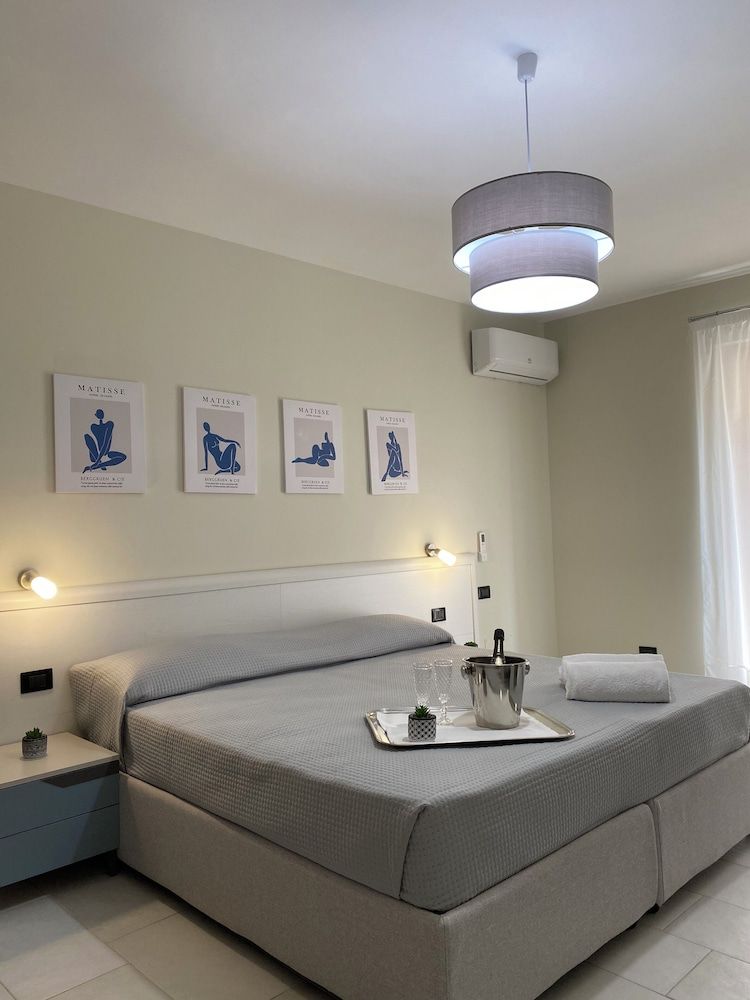 Scala dei Turchi Palace Suites Deluxe Triple Room 3