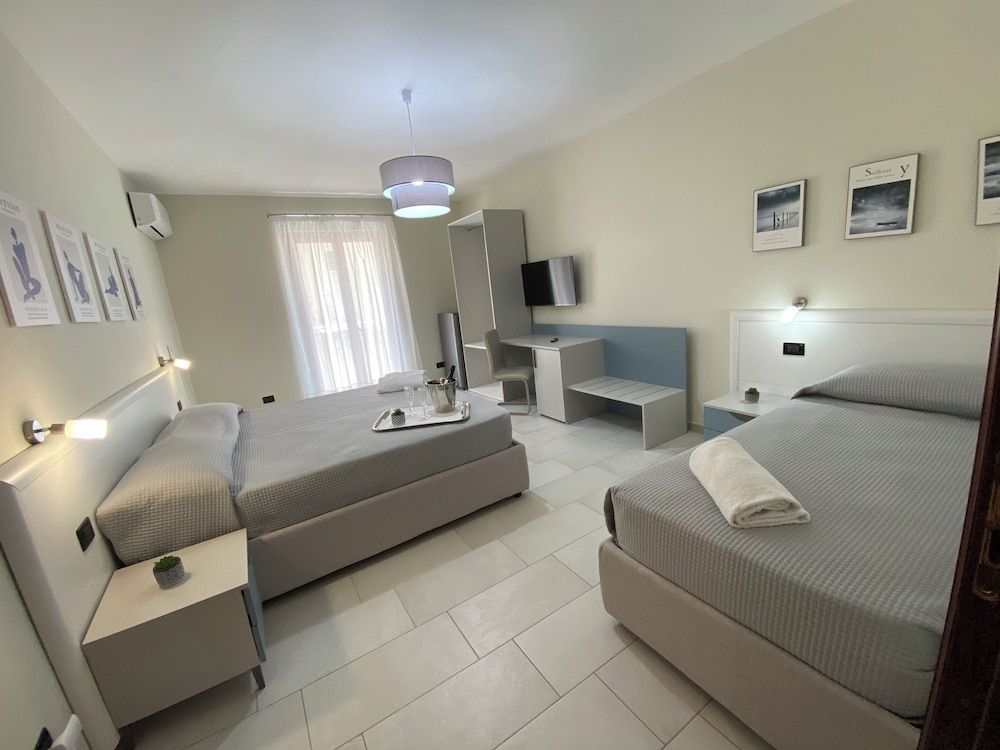 Scala dei Turchi Palace Suites Deluxe Triple Room 4
