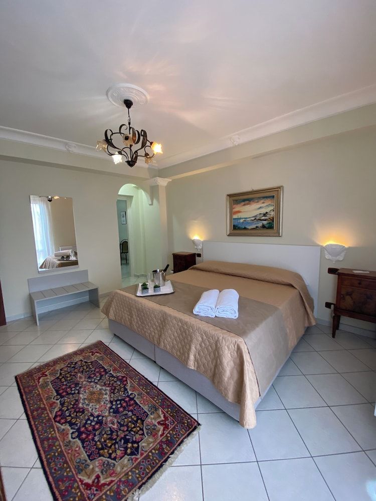 Scala dei Turchi Palace Suites Deluxe Quadruple Room 4