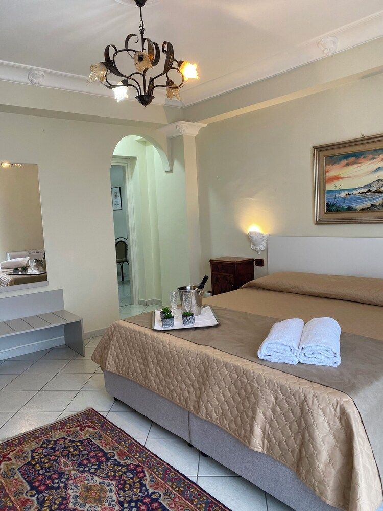Scala dei Turchi Palace Suites Deluxe Quadruple Room 5