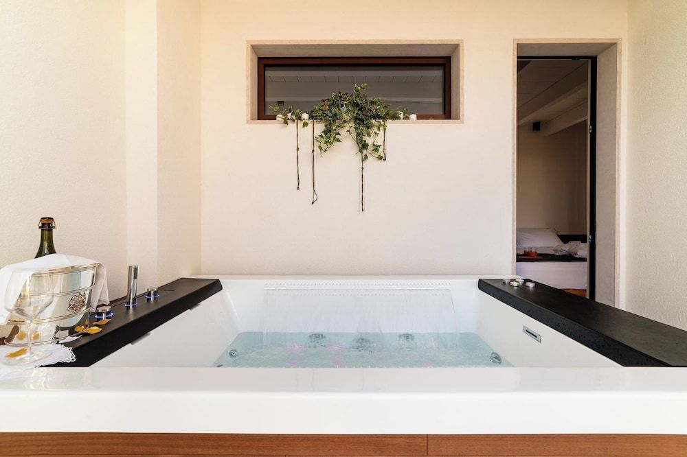 Private Spa Tub
