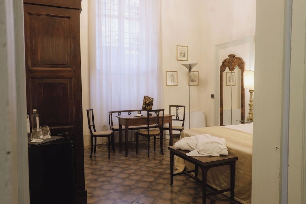 Palazzo Guazzoni Zaccaria Classic Room 5