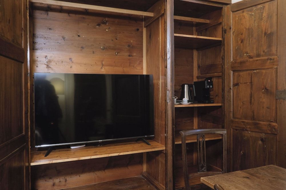 Palazzo Guazzoni Zaccaria Classic Room 9