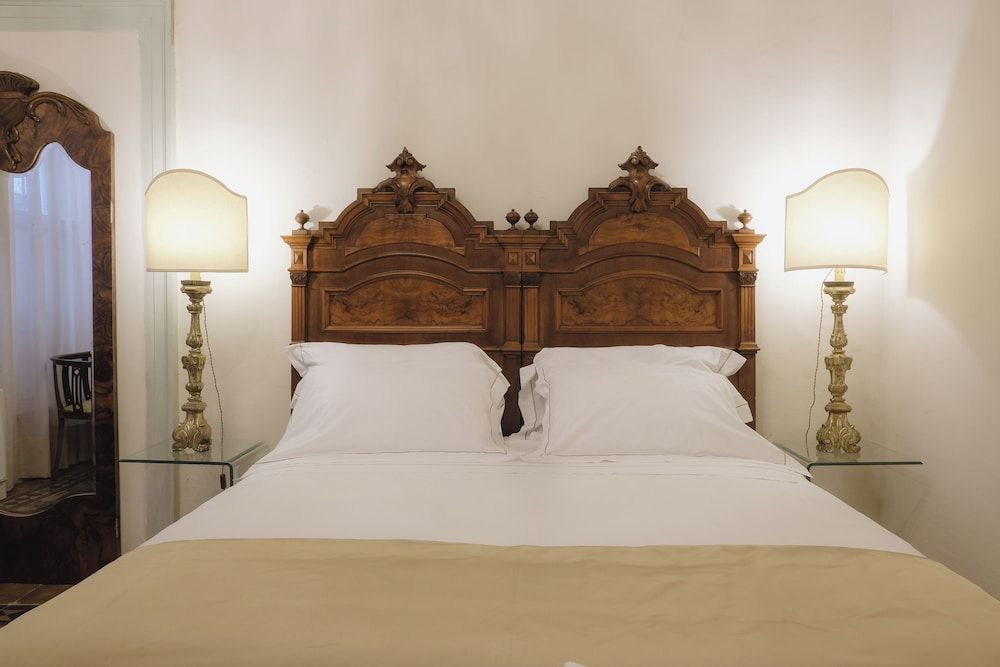 Palazzo Guazzoni Zaccaria Classic Room 7