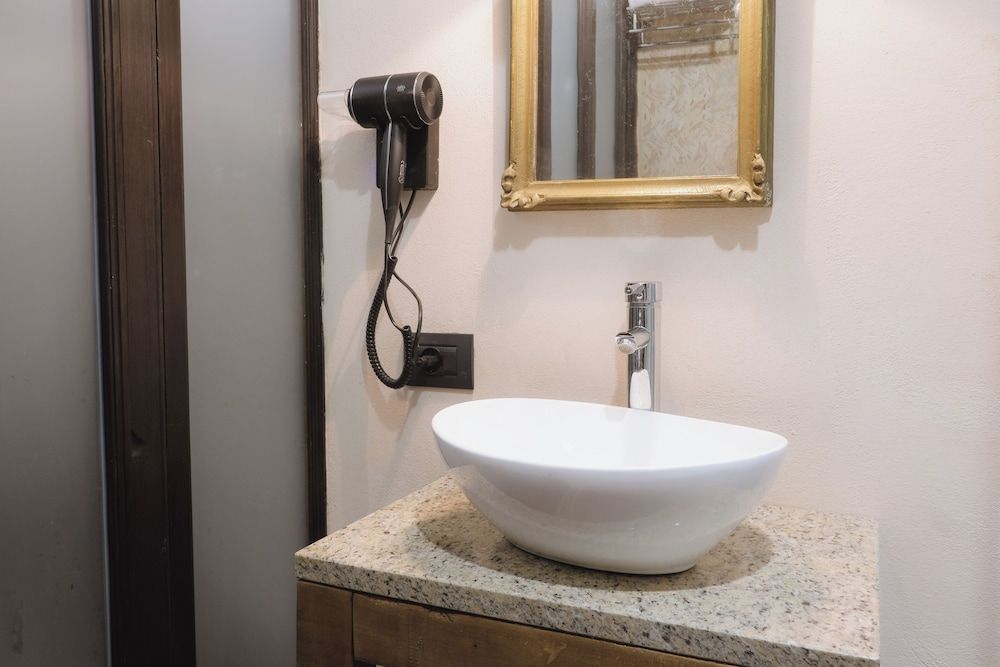 Palazzo Guazzoni Zaccaria Basic Suite 8