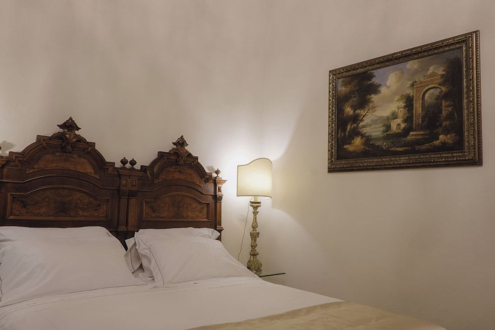 Palazzo Guazzoni Zaccaria Classic Room 8