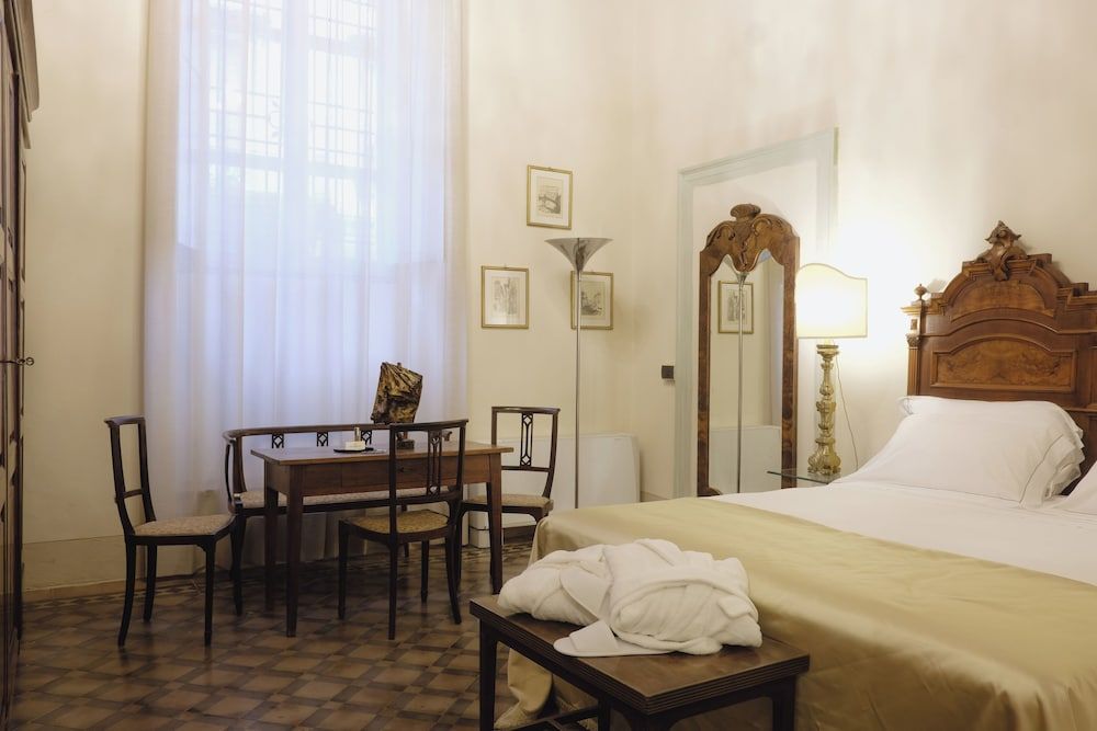 Palazzo Guazzoni Zaccaria Classic Room 4
