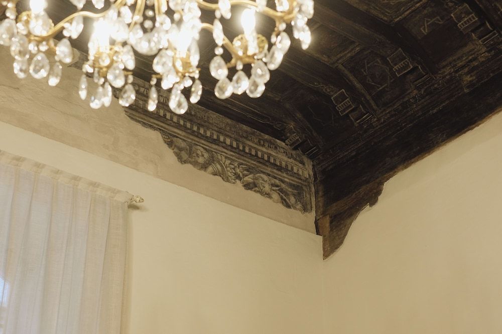 Palazzo Guazzoni Zaccaria Classic Room 3
