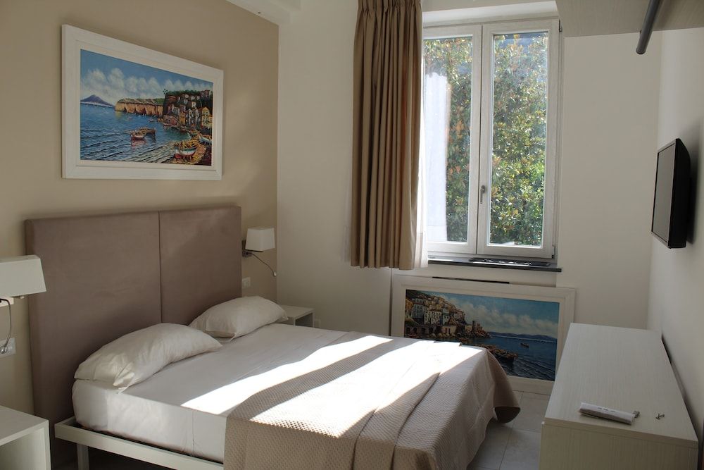 Villa Emanuel White Classic Room 8